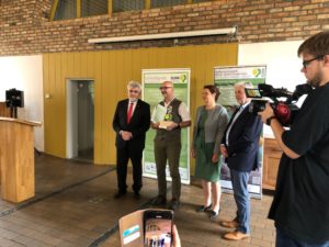 Sebastian Körnig bei der entgegennahme des Umweltpreises
